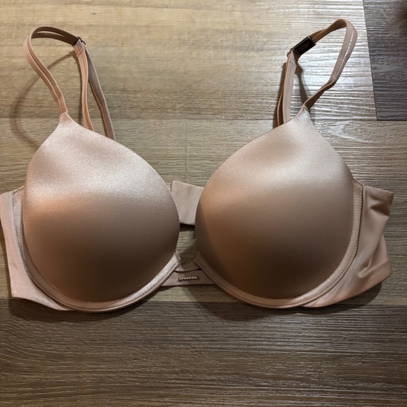 Victoria’s Secret Very Sexy Push Up Bras - Picture 3 of 4